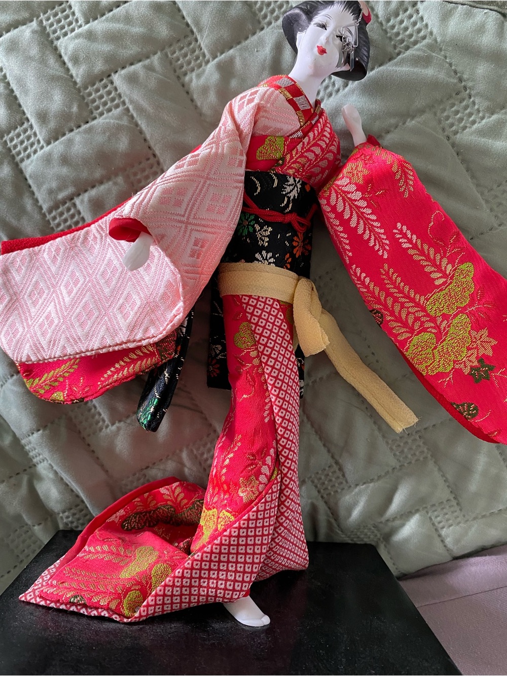 Japanese Kimono Figurine - Picture 2 of 6